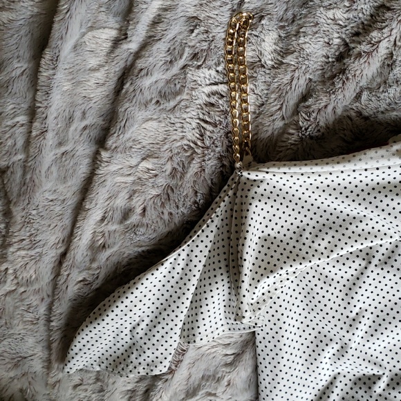 ⛔Gone to Goodwill ⛔Ruffle and Chain Top - Picture 3 of 7